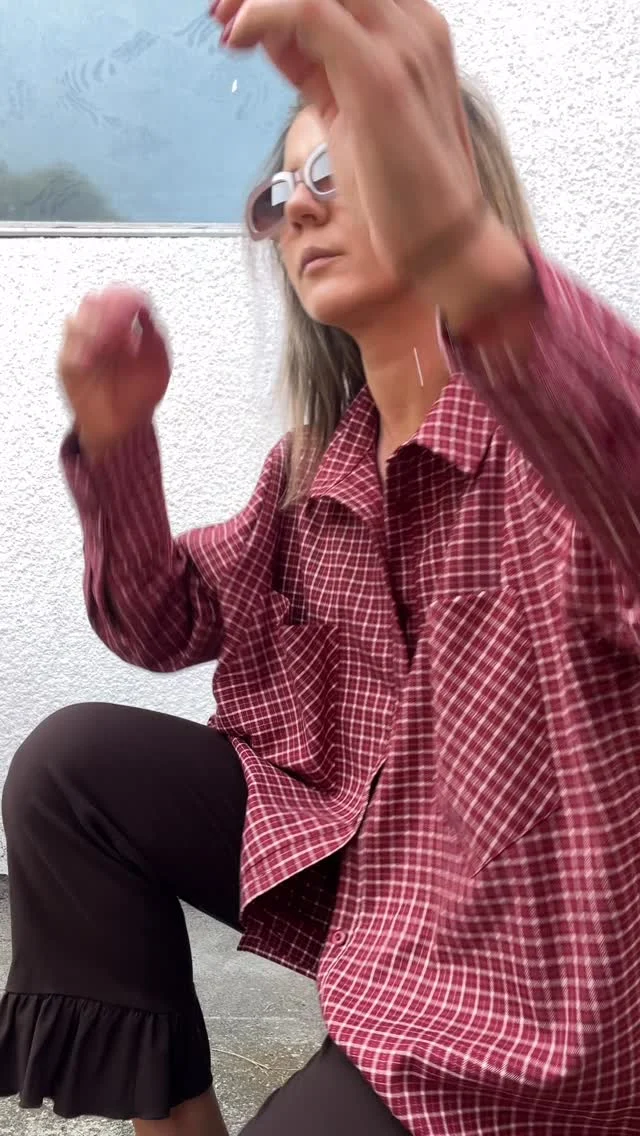 Wiecie co to oznacza? Już za chwilę pojawią się długo wyczekiwanie spodnie z falbanką 🌹 do tego najnowsza koszula Felicja i wszystko siedzi 😎🤓